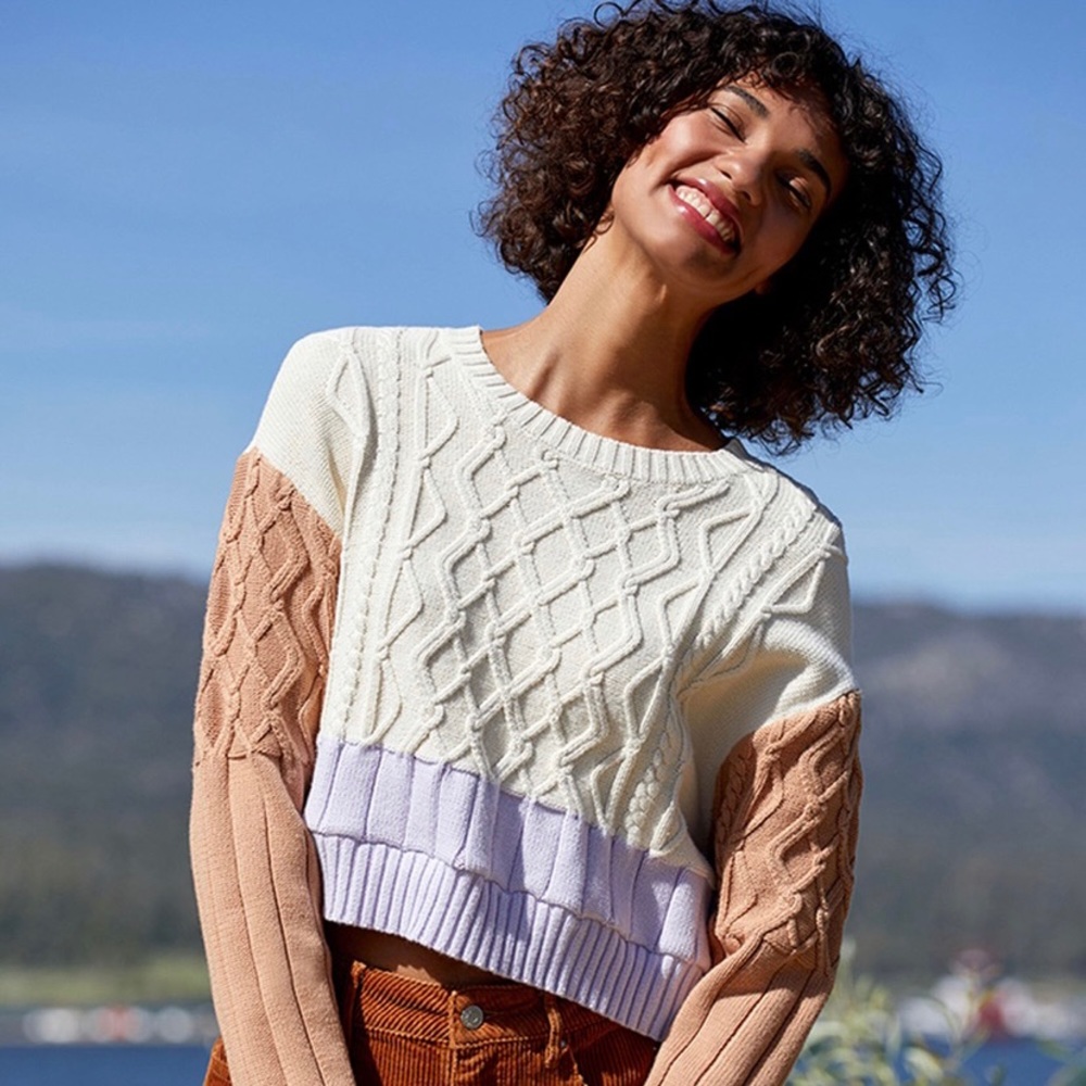Kendall and Kylie Cable Knit Cropped Sweater size M